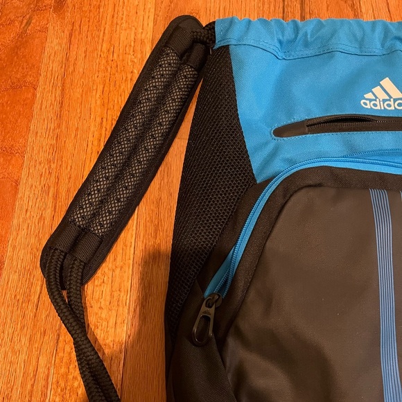 Adidas pull string backpack, excellent condition - Picture 4 of 9